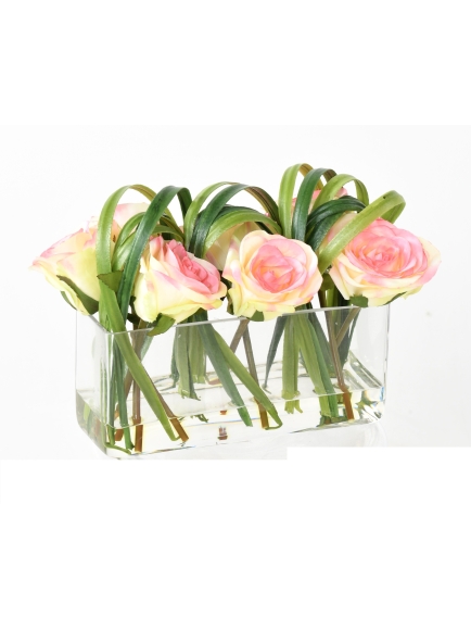 Composition verrerie avec roses artificielles