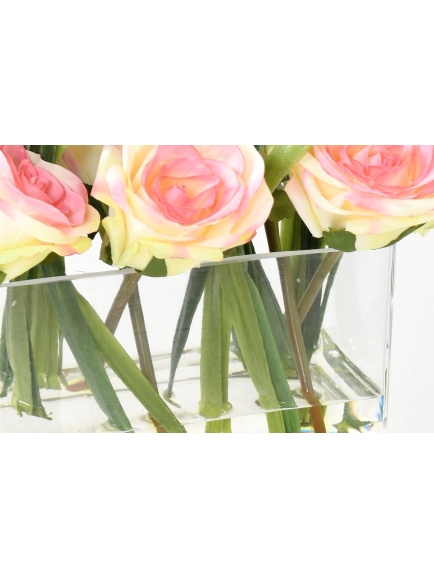 Composition verrerie avec roses artificielles