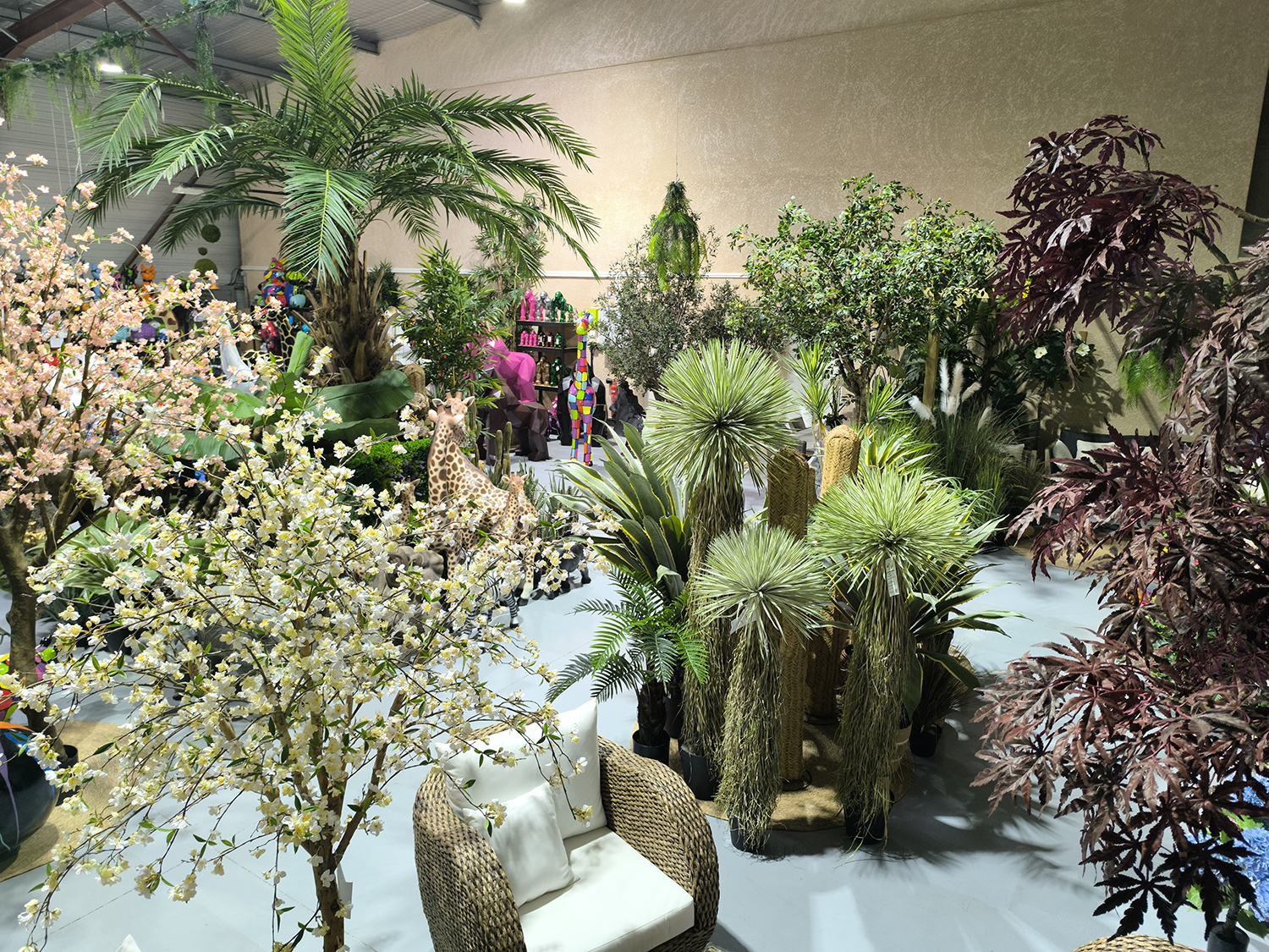 Sculptures animaux résine et plantes